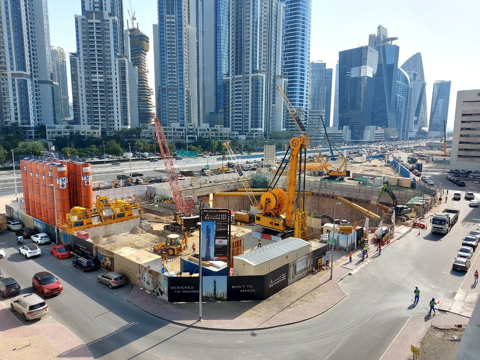 Diaphragm wall site with TMF bentonite silos in Downtown Dubai
